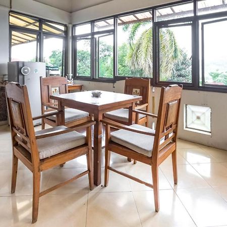 Reddoorz Plus @ Purwodadi Pasuruan Eksteriør bilde