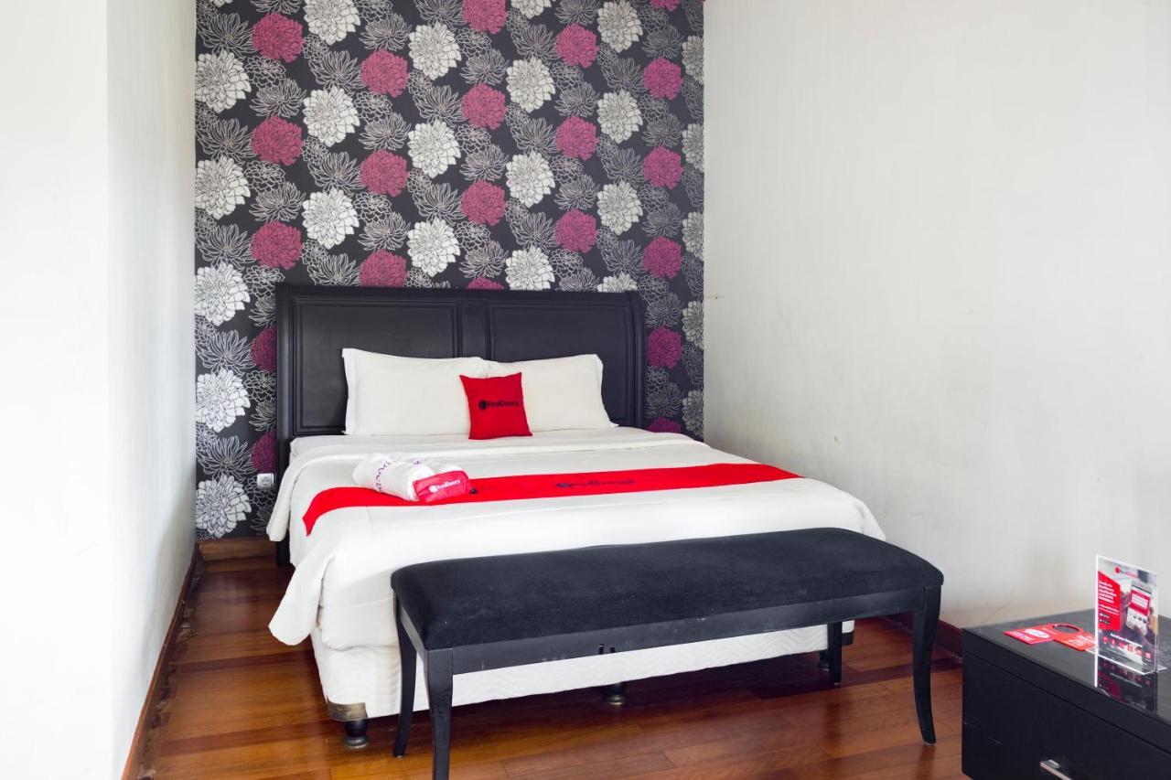 Reddoorz Plus @ Purwodadi Pasuruan Eksteriør bilde
